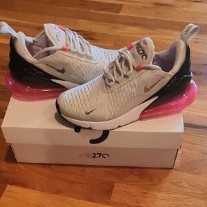 Nike Womens Air Max 270 — Light Gray with Pink Heel